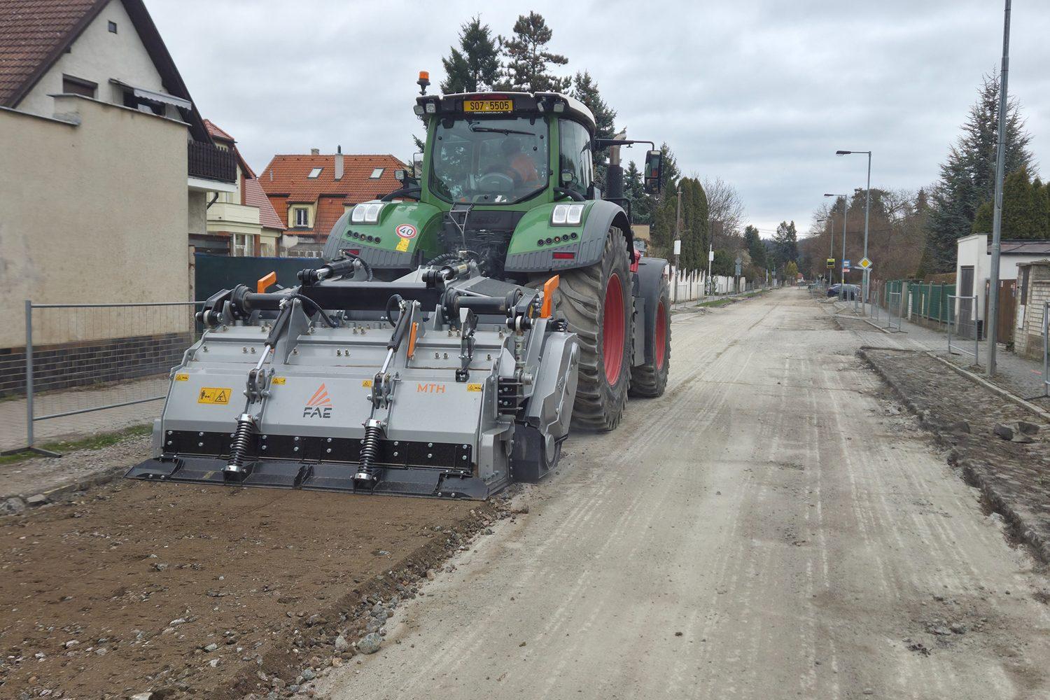 FAE MTH — půdní práce a recyklace traktorem