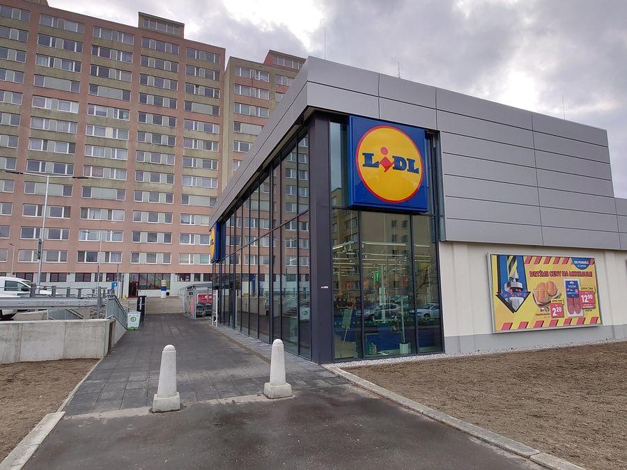 Lidl - ocelové konstrukce, opláštění a zábradlí