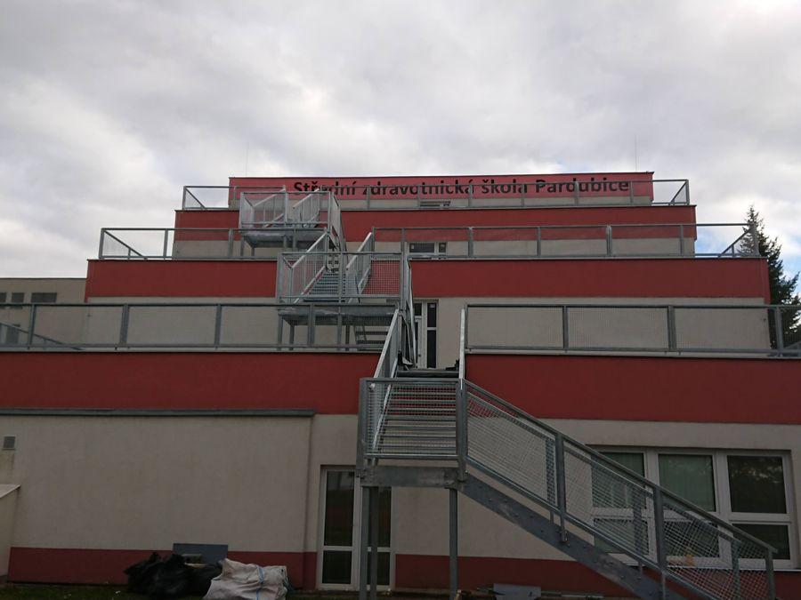 Únikové schodiště Střední zdravotnické školy Pardubice