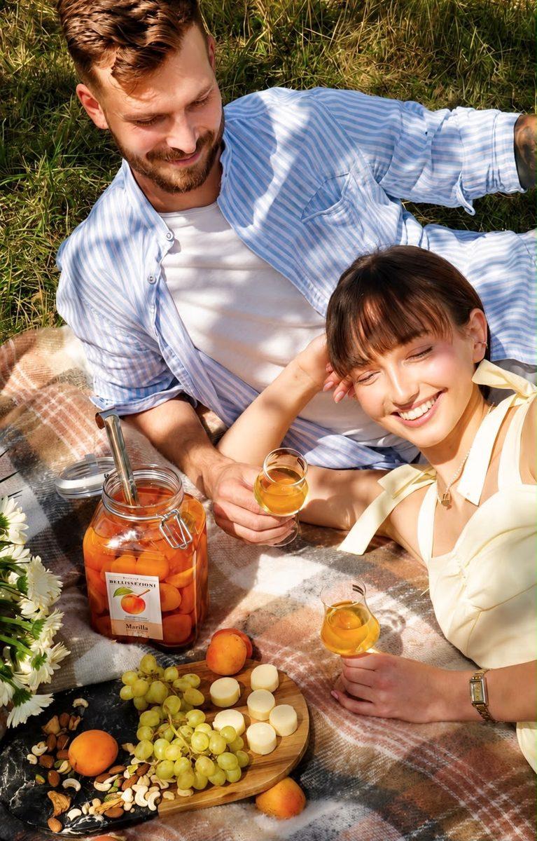Lifestyle fotografie Marillu: piknik s likérem