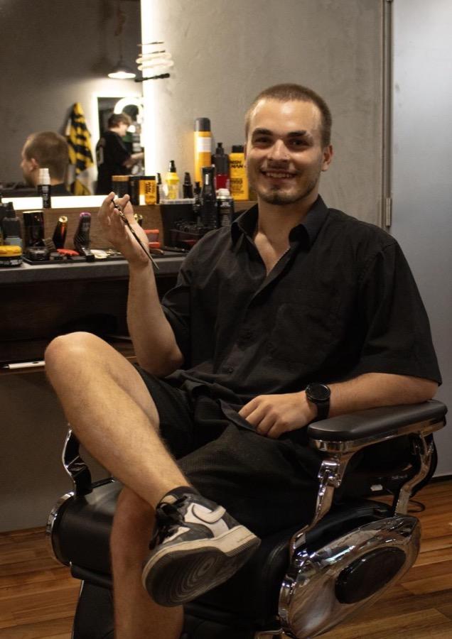 Adam, barber